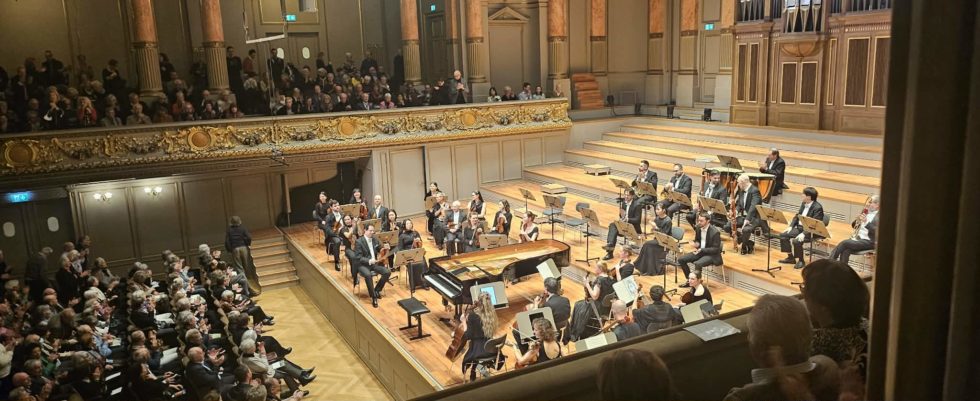 Ellen Cameron Principal Cellist Zürich Symphony Tonhalle